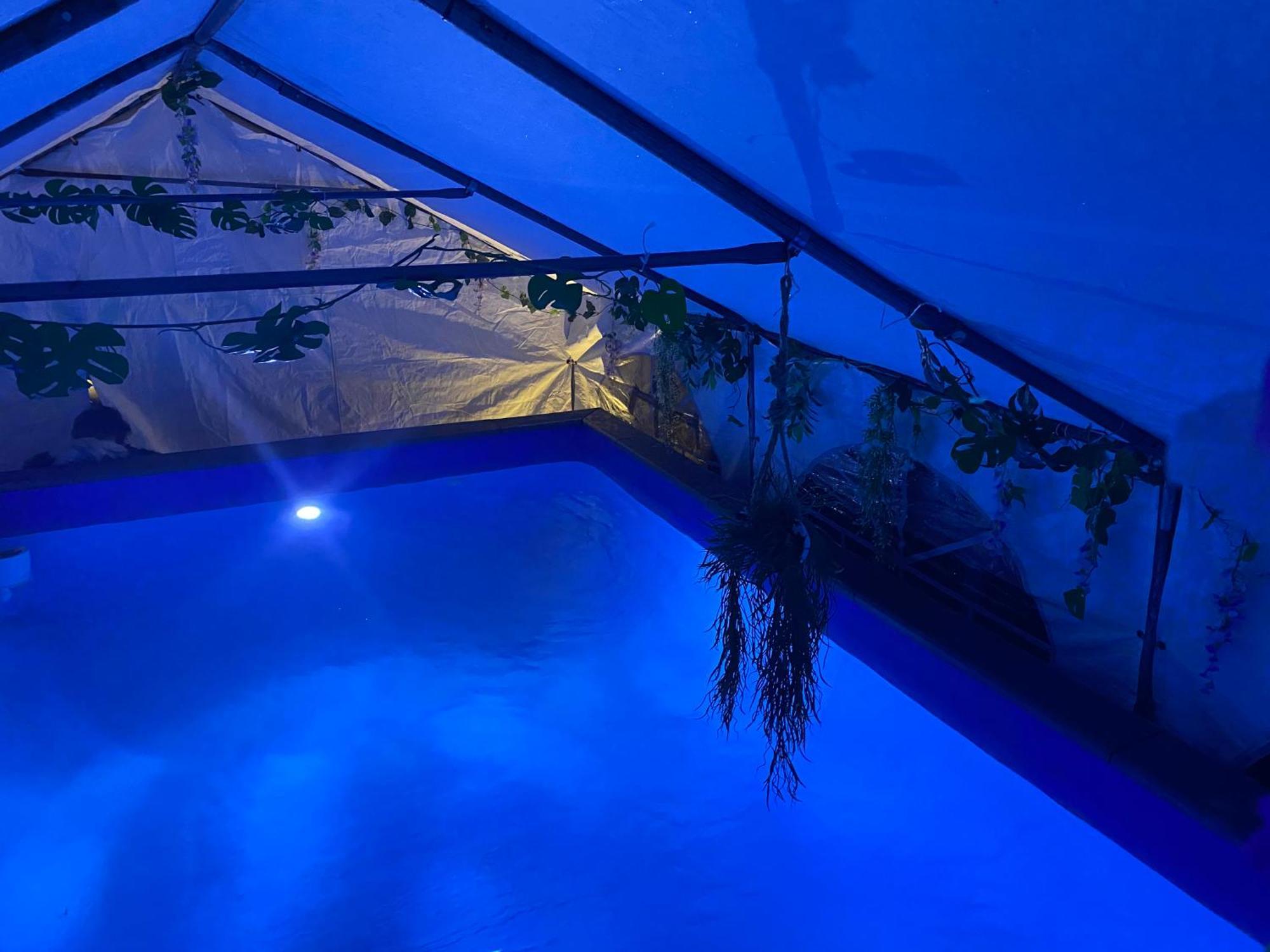Mini Love Island Style Guest House Includes Personal Hot 24 Hour Swimming Pool, Outdoor Bathtub, Heated Dining Dome And Fire Pit, All This Is Secretly Located In The Busy Suburbs Of Nottingham Bagian luar foto