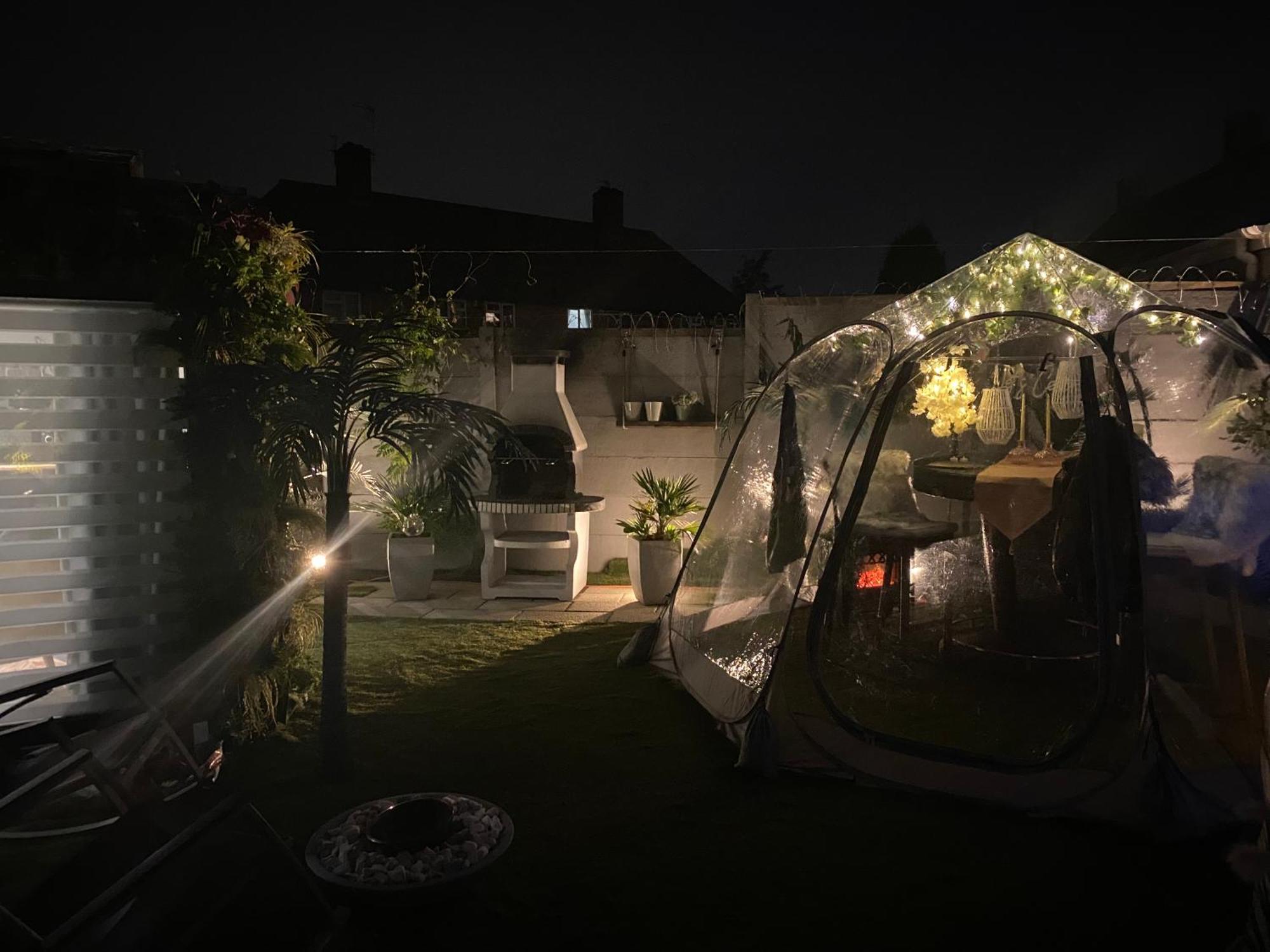 Mini Love Island Style Guest House Includes Personal Hot 24 Hour Swimming Pool, Outdoor Bathtub, Heated Dining Dome And Fire Pit, All This Is Secretly Located In The Busy Suburbs Of Nottingham Bagian luar foto